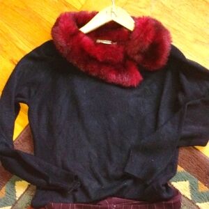 ⚜️ Lucia Burns Black Sweater w Burgundy Faux FUR  NUC Sz M